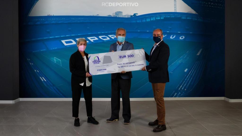 El Deportivo dona al Centro Oncolóxico de Galicia los 6.185 euros recaudados contra el Pogon