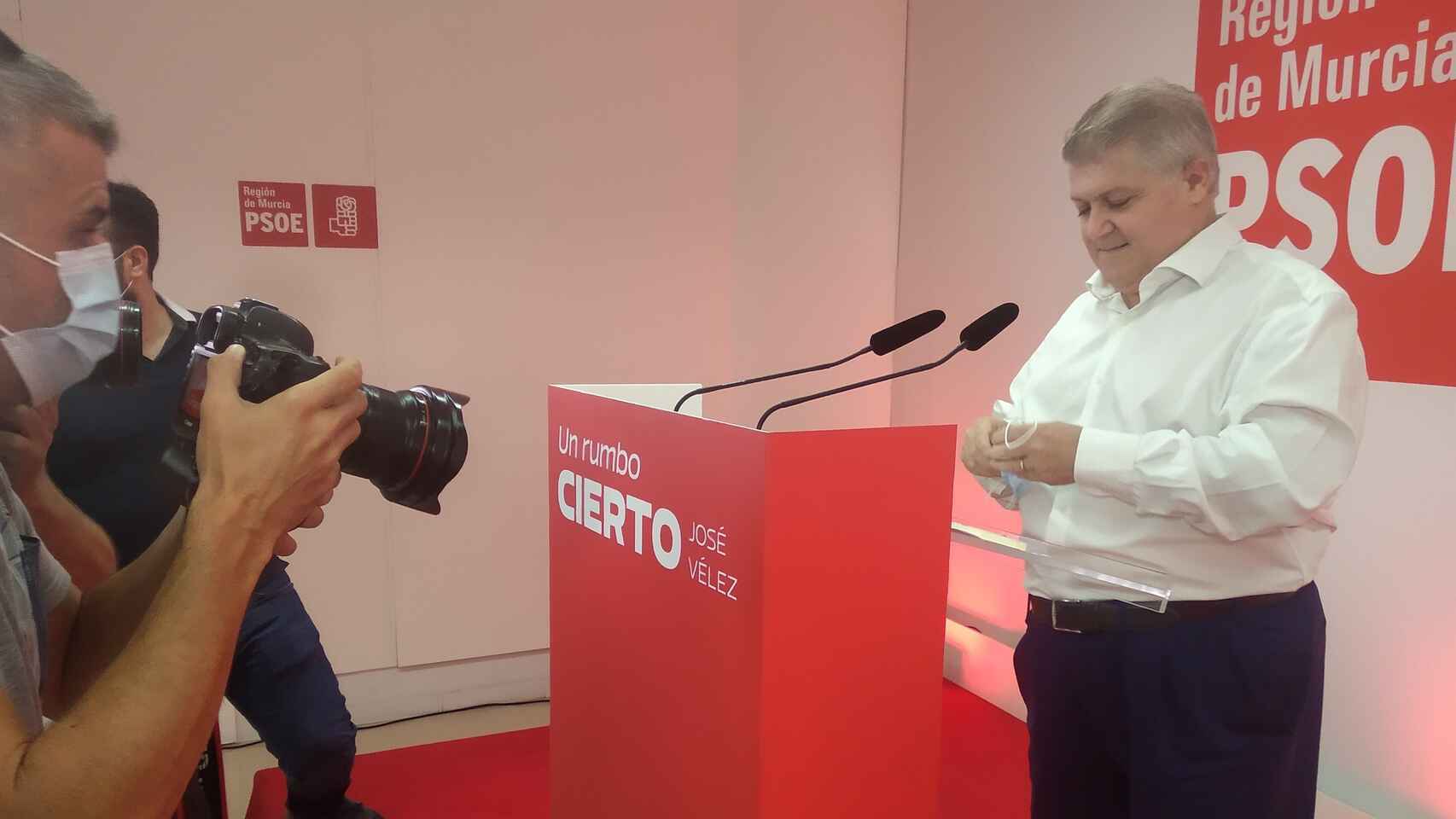 José Vélez durante la presentación de su candidatura a la secretaría general del PSOE en Murcia.