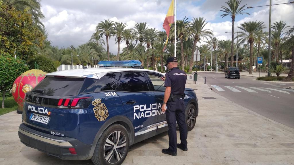 Detenido en Elche un ladrón especializado en entrar a centros deportivos escalando por la ventana