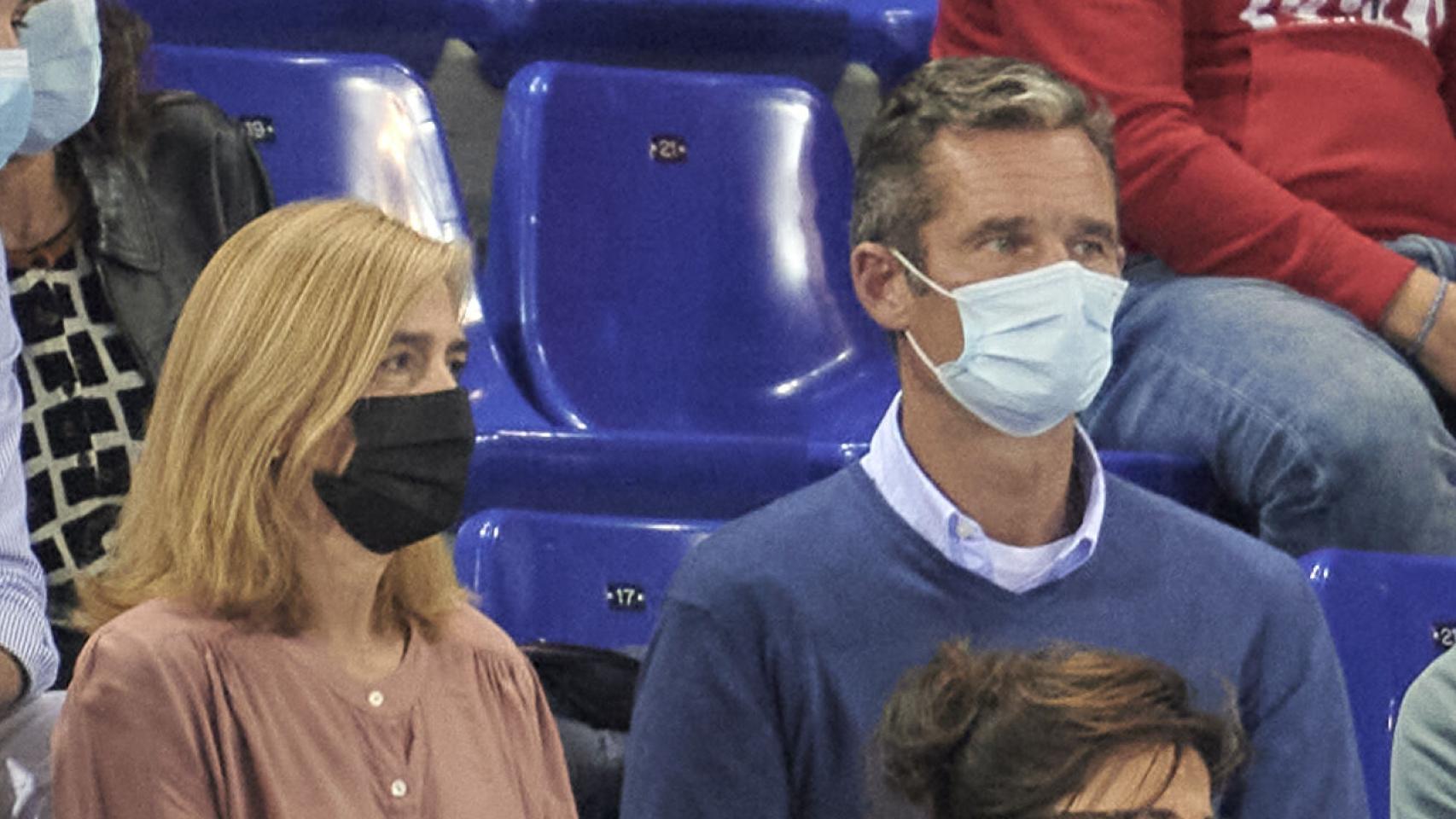 La infanta Cristina e Iñaki Urdangarin en el debut de su hijo Pablo en Barcelona.