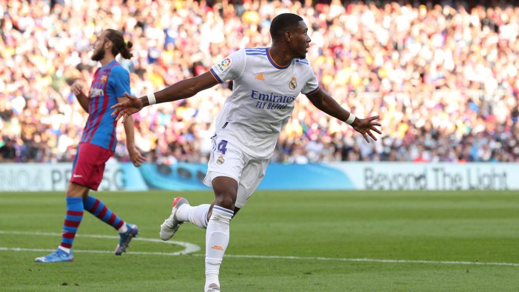 David Alaba celebra su gol al FC Barcelona en El Clásico