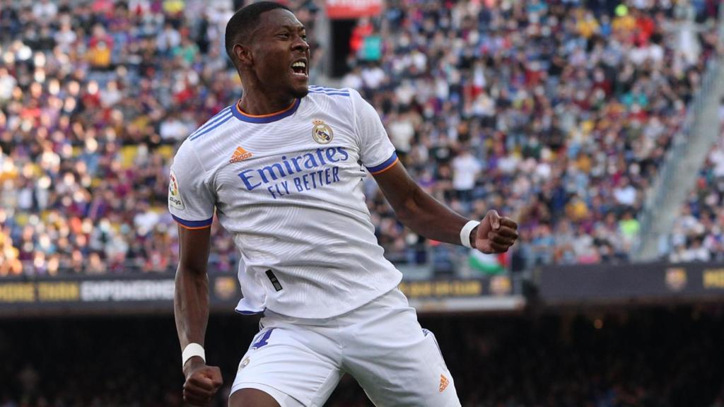 David Alaba celebra su gol al FC Barcelona en El Clásico