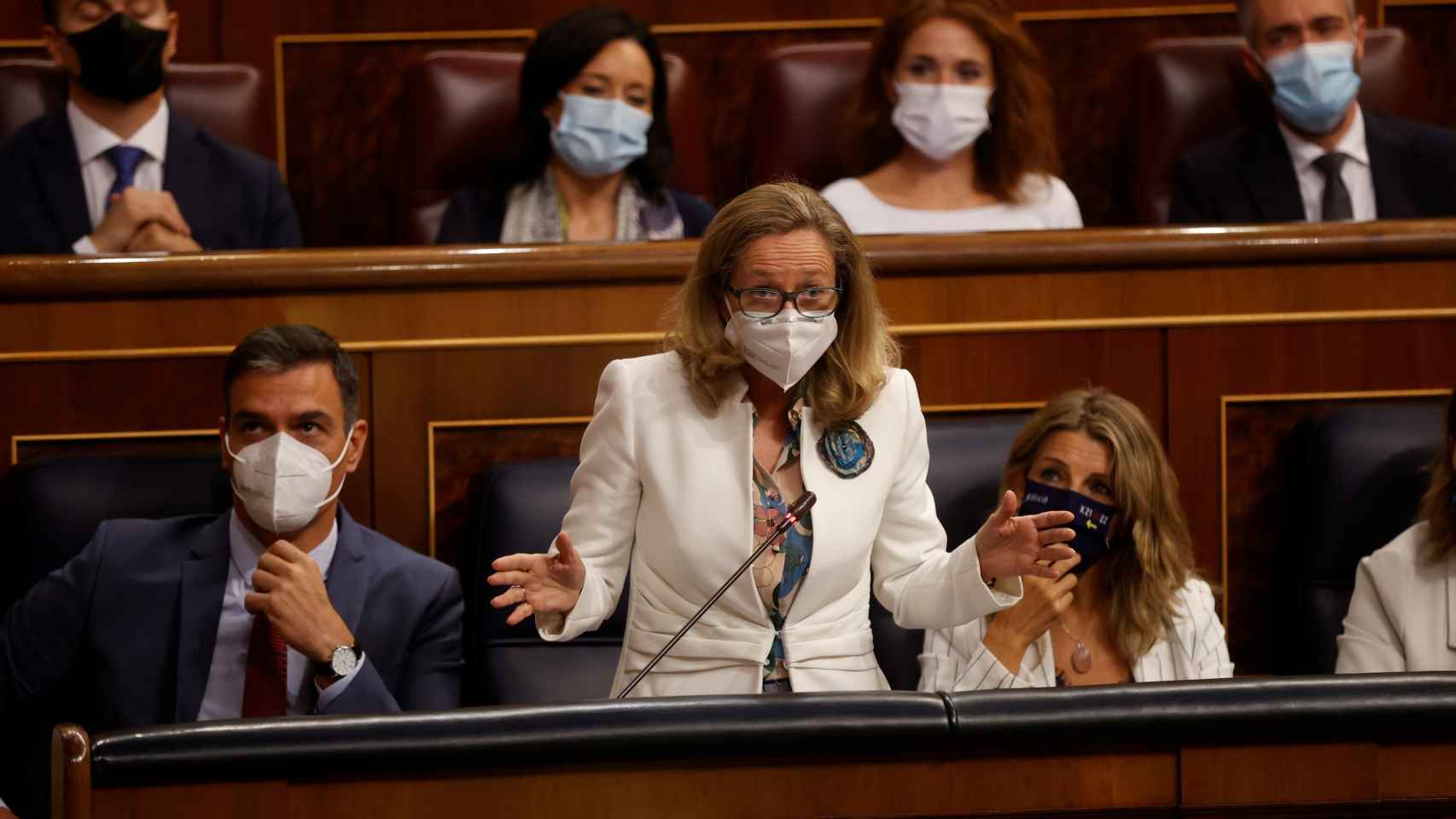 Pedro Sánchez, Nadia Calviño y Yolanda Díaz en el Congreso de los Diputados. Efe