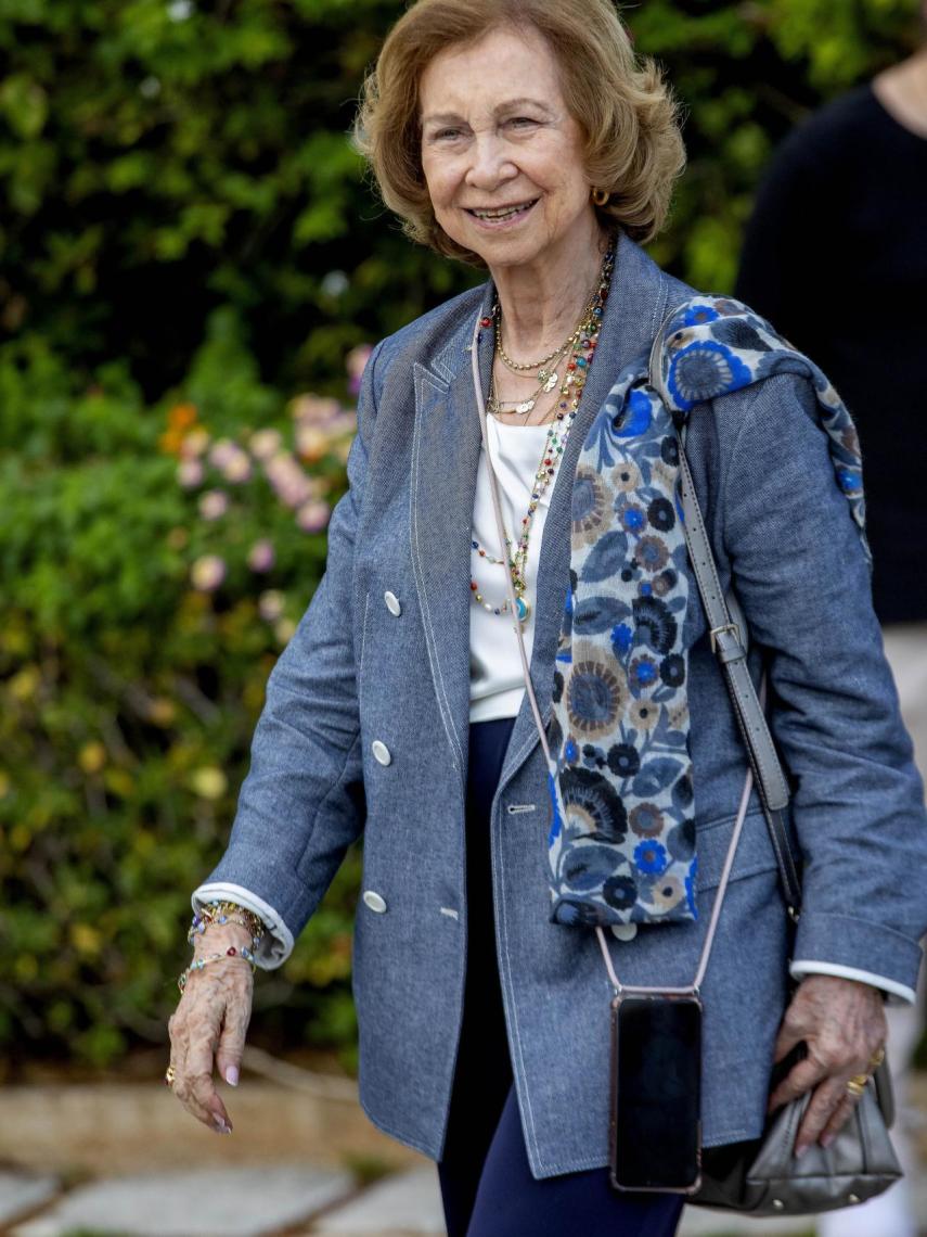 La reina Sofía mostró la más amplia de sus sonrisas en el Club Náutico de Atenas.