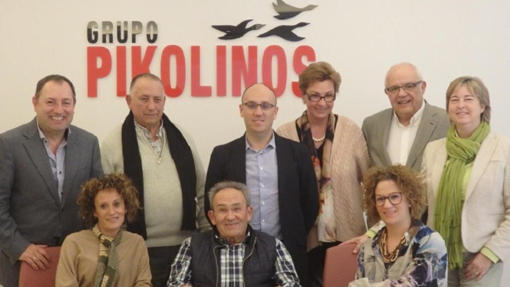 Juan Perán de Pikolinos, junto al patronato de la Fundación que lleva su nombre.