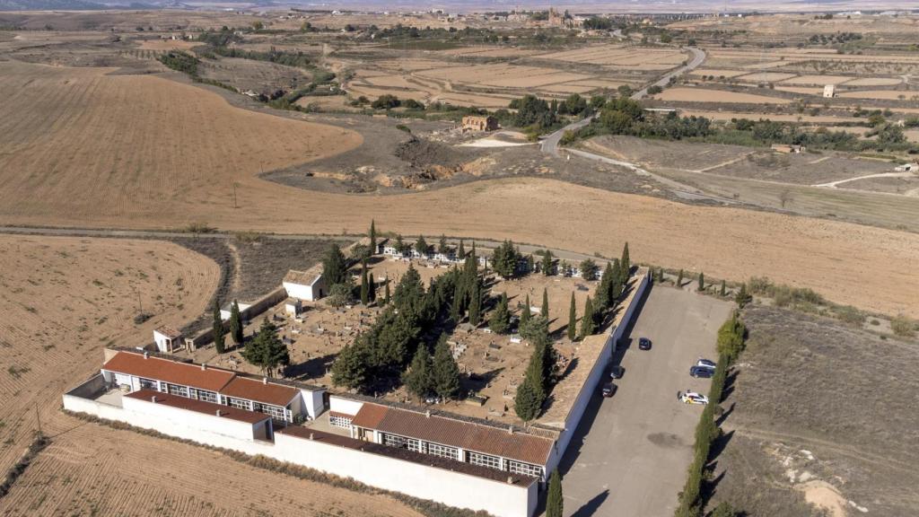 Vista aérea del cementerio de Belchite donde se han encontrado las fosas comunes.