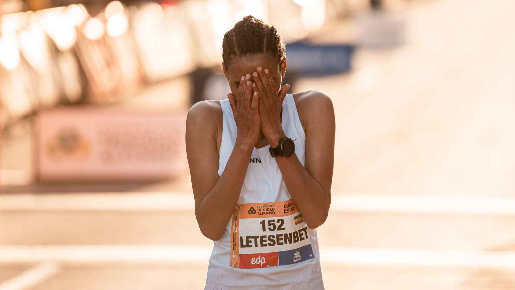 Letesenbet Gidey, emocionada tras batir el récord de la Medio Maratón Valencia Trinidad Alfonso EDP 2021