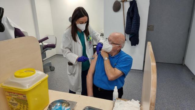 Vacunación de mayores de 80 años en el centro de salud Monte Alto