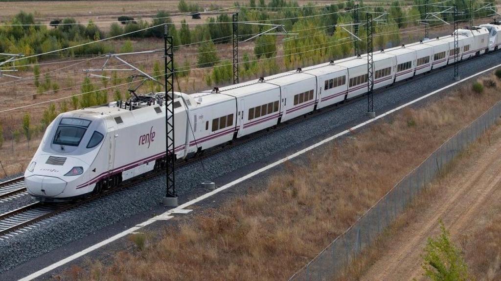 Un AVE a Galicia de Renfe, durante su etapa de pruebas.