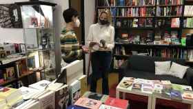 La delegada de la Xunta en Vigo visitó esta mañana la librería Versus, adherida al Bono Cultura
