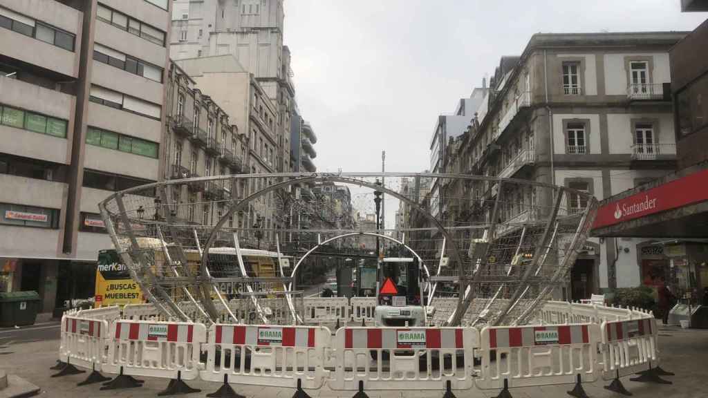 Estructura de la bola de Navidad gigante.