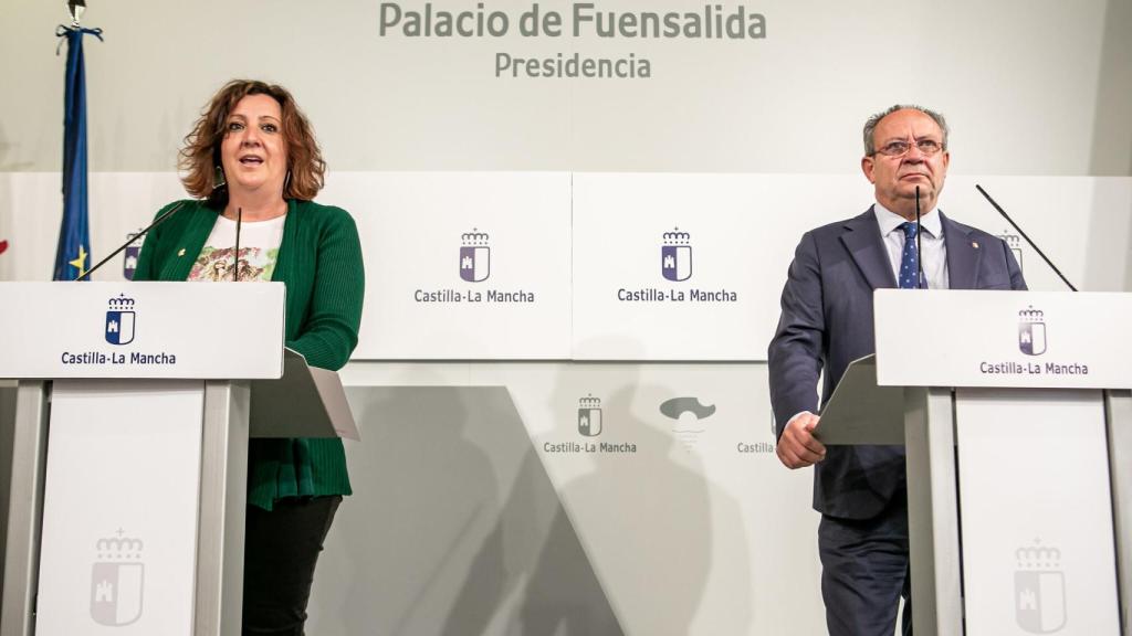 La consejera de Economía, Empresas y Empleo, Patricia Franco, y el consejero de Hacienda y Administraciones Públicas, Juan Alfonso Ruiz Molina, en la rueda de prensa del Consejo de Gobierno. Foto: JCCM