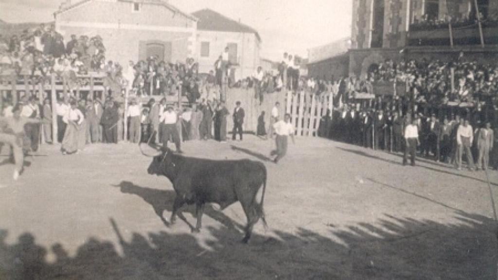 Imagen antigua del coso en Montemayor de Pililla