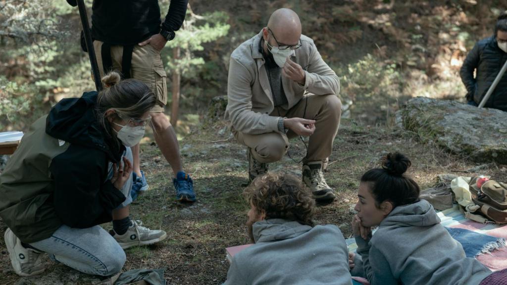 Inés Pintor y Pablo Santidrián dirigiendo a los protagonistas de 'El tiempo que te doy'.