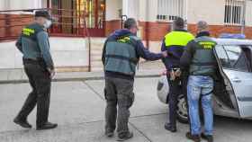 El detenido es dirigido a las dependencias de la Policía en Palencia