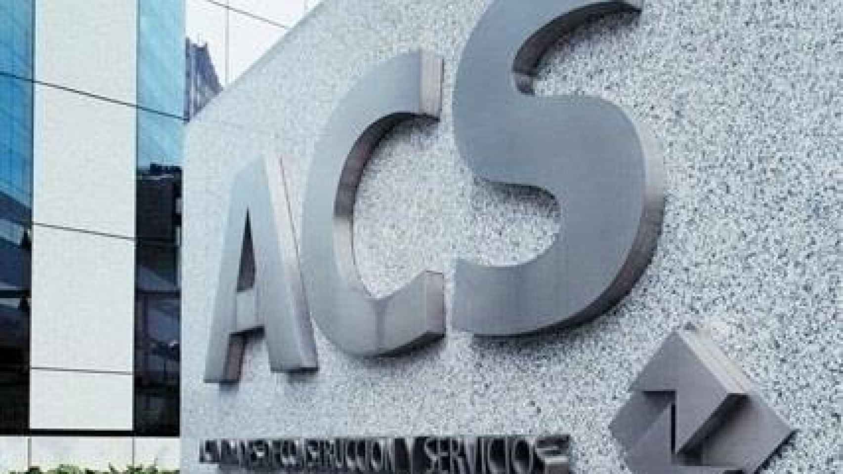 Logo de ACS en la sede de Madrid.