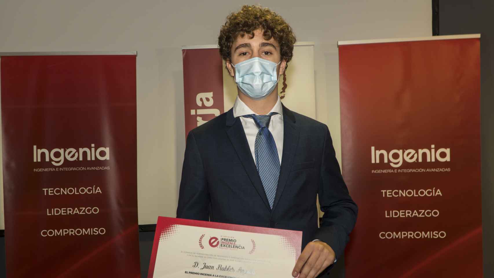 Juan Robles, ganador del premio Ingenia a la excelencia Manuel Rusillo.