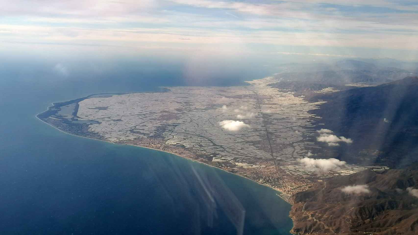 El 'mar de plástico' del Poniente de Almería. FOTO: Noelia Hernández.