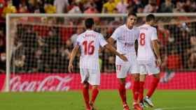 Los jugadores del Sevilla durante el partido ante el Mallorca