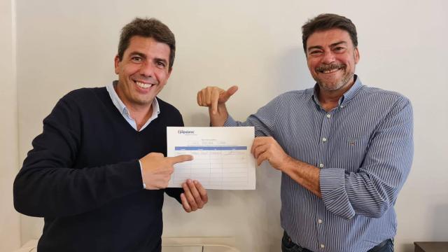 Mazón entrega su aval a Luis Barcala para que sea presidente local del PP.