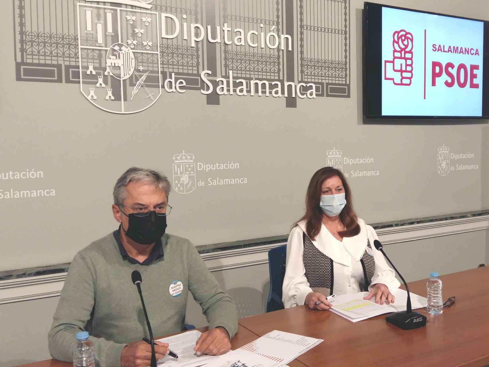 El portavoz socialista en la Diputación de Salamanca, Fernando Rubio, y la viceportavoz, Carmen Ávila