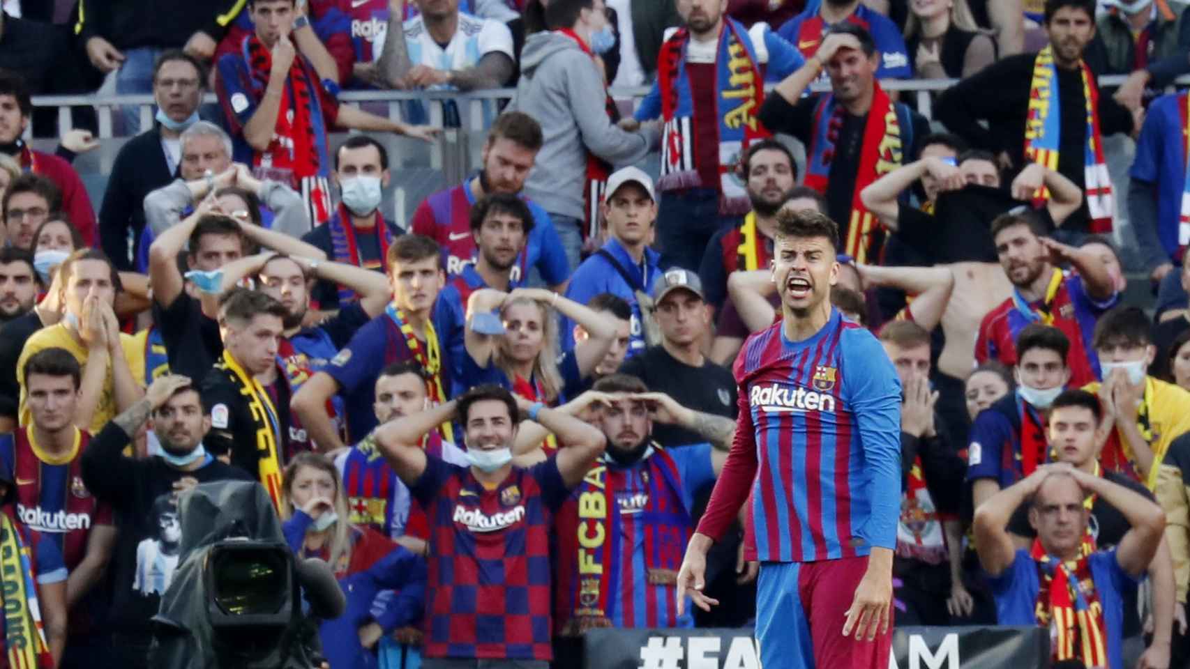 Aficionados del FC Barcelona, en el Camp Nou
