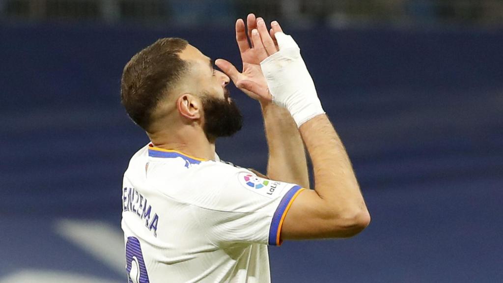 Karim Benzema se lamenta tras una ocasión fallada