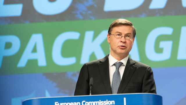 El vicepresidente de la Comisión, Valdis Dombrovskis, durante la rueda de prensa de este miércoles