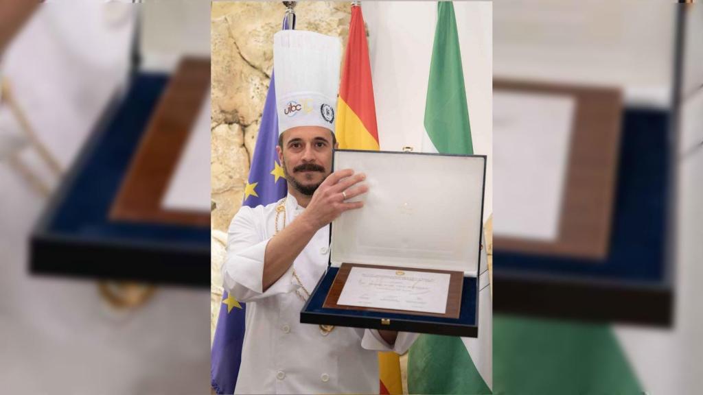 Domi Vélez recogiendo su premio