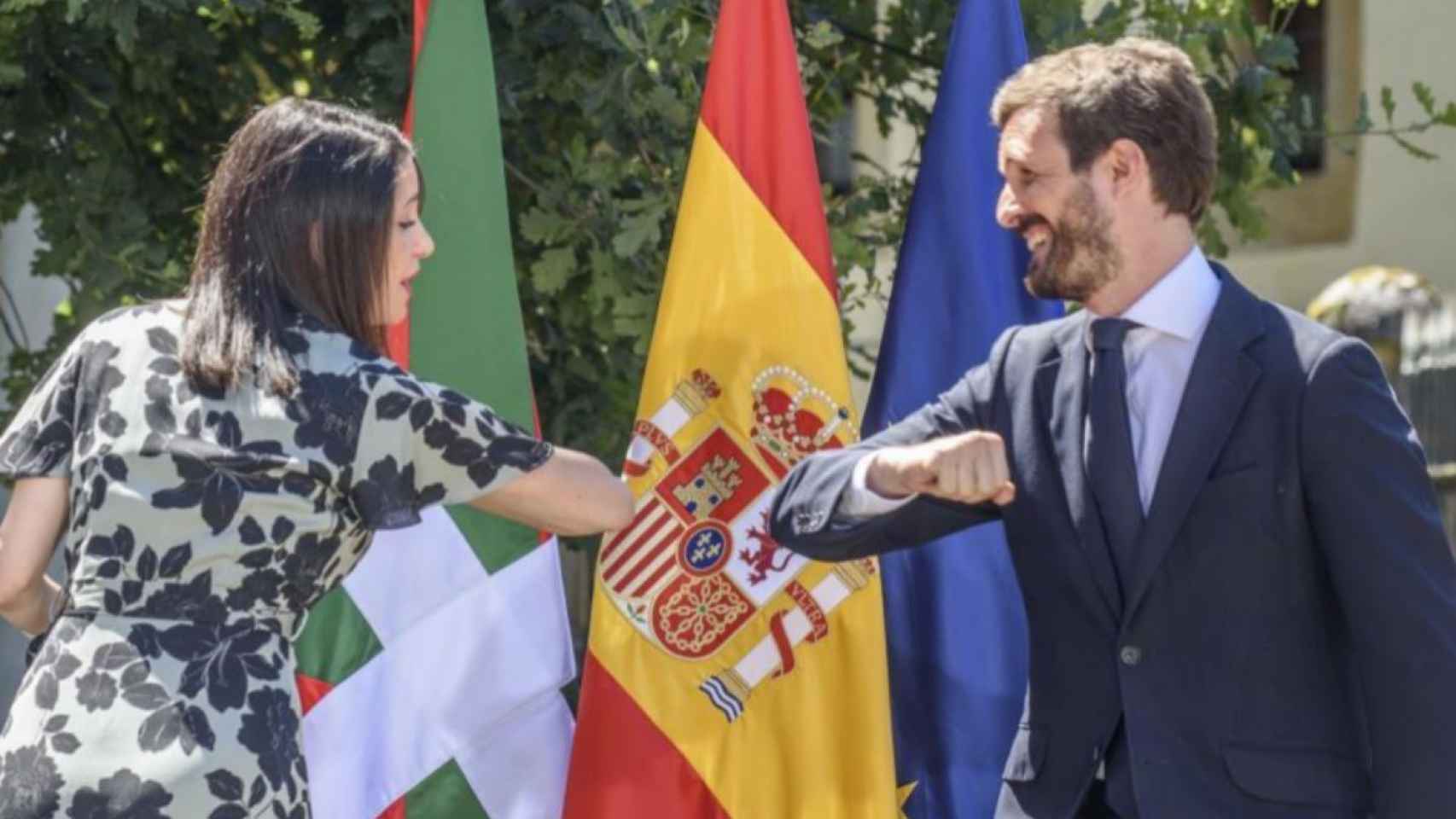 Arrimadas y Casado, en julio de 2020 ante el árbol de Gernika. Cs y PP fueron juntos a las elecciones del País Vasco.