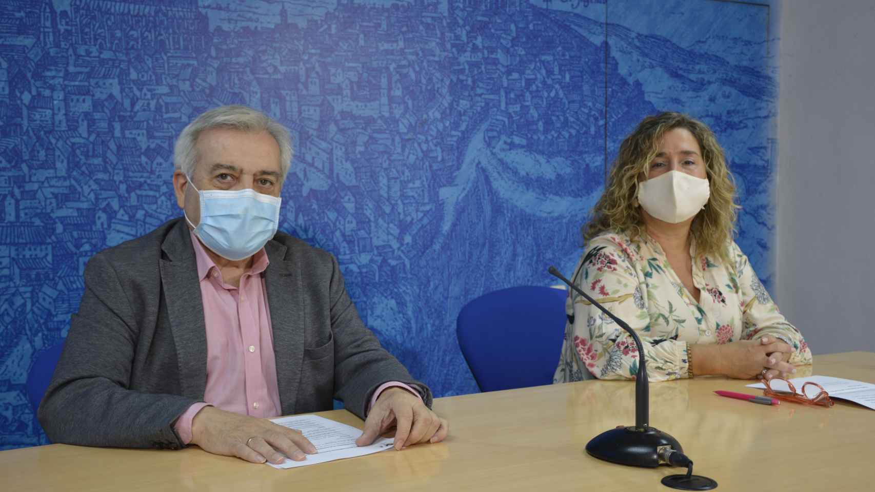 Los concejales Juanjo Pérez del Pino y Marta Medina informando del dispositivo.