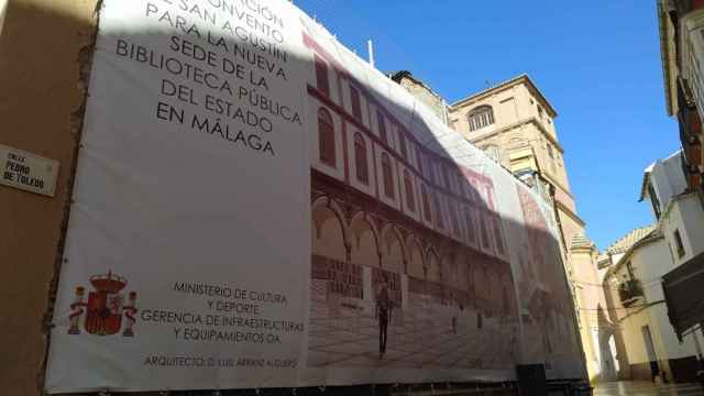 Cartel anunciador del proyecto de rehabilitación del antiguo convento de San Agustín, en Málaga.