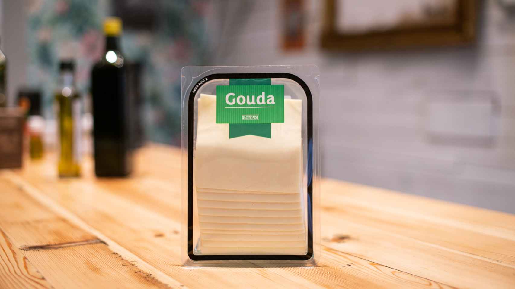 El paquete de queso Gouda en lonchas de Hacendado, la marcas blanca de Mercadona.