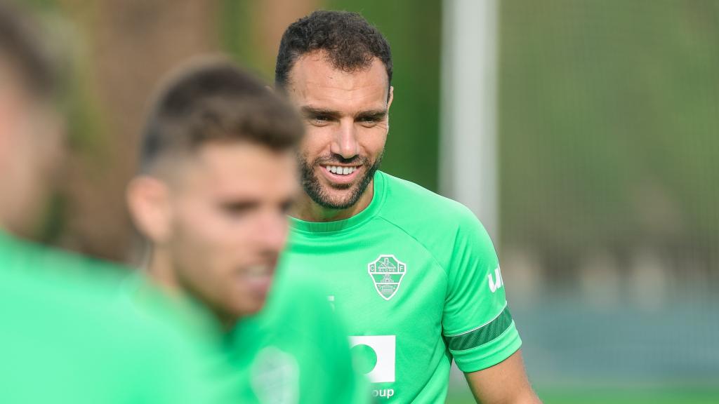 El capitán del Elche Gonzalo Verdú valora el ser consciente de los orígenes para disfrutar el presente.