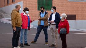 Visita de los concejales socialistas al barrio Blanco