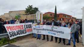 Concentración a las puertas de la cárcel de Cuenca