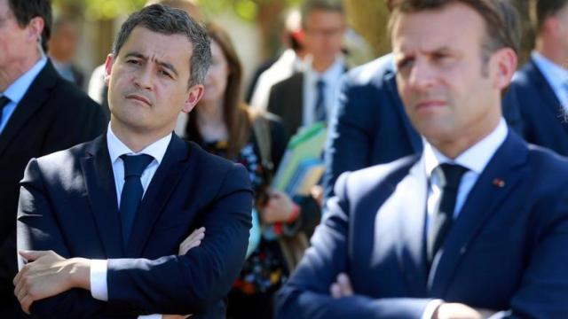 El ministro del Interior francés, Gérald Darmanin, junto al presidente Macron.