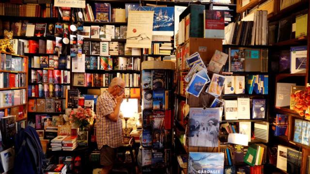 Un cliente en una librería.