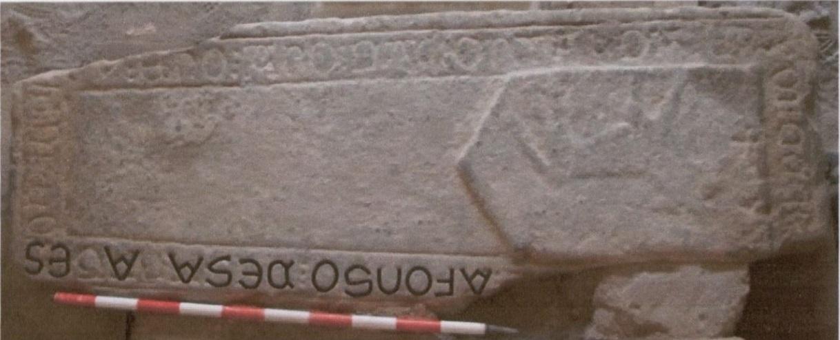 Lápida encontrada en el interior de la capilla. Fuente: Galiciana.