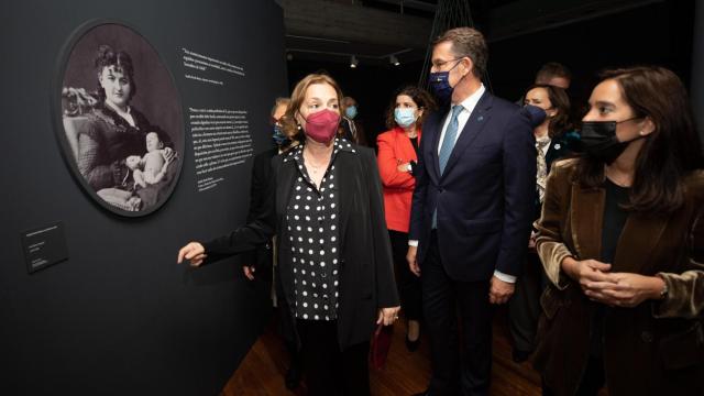 Feijóo e Inés Rey en la exposición en el Kiosco Alfonso.