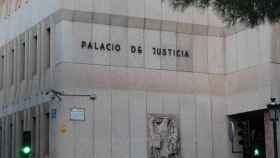 A juicio por abusar de la hija menor de su mujer en Albacete: le pagaba para que no lo contase