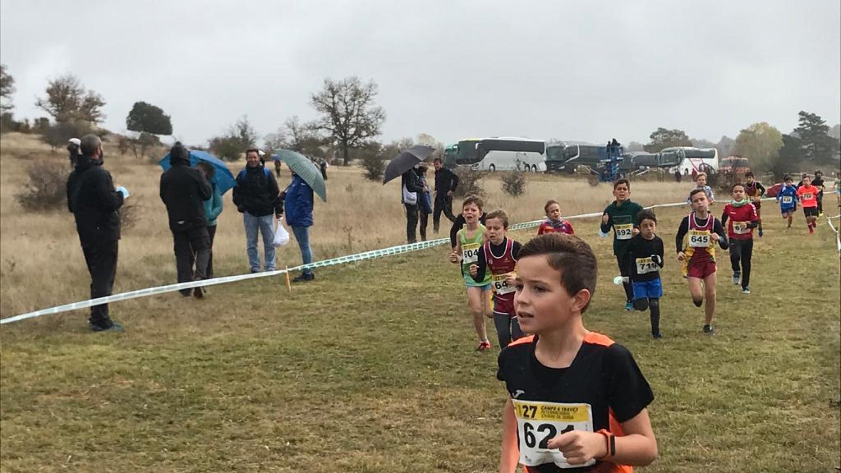 Atletas del Club Vino Toro Caja Rural durante el  XXVII Cross Internacional de Soria