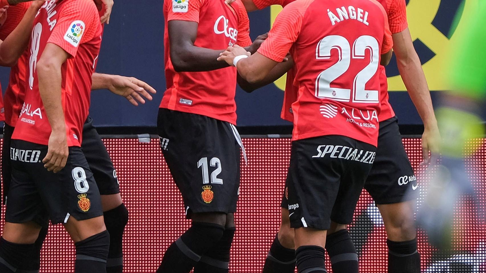 Los jugadores del Mallorca celebran su gol al Cádiz