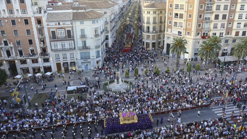 Imagen de archivo de los tronos pasando por el Centro de Málaga.