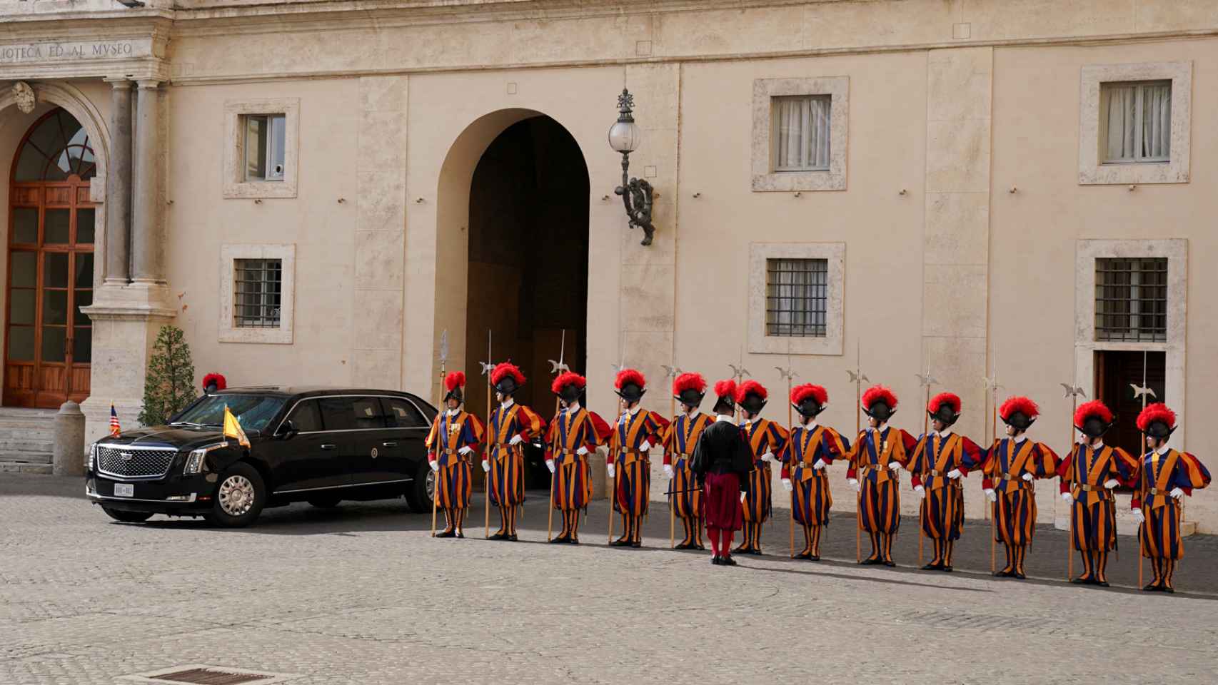 Cortejo presidencial de Biden en sus desplazamientos por Roma y el Vaticano.