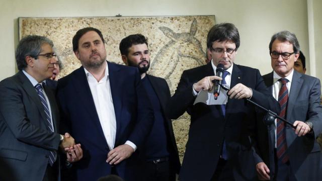 Homs, Junqueras, Rufián, Puigdemont y Mas, en primera plana.