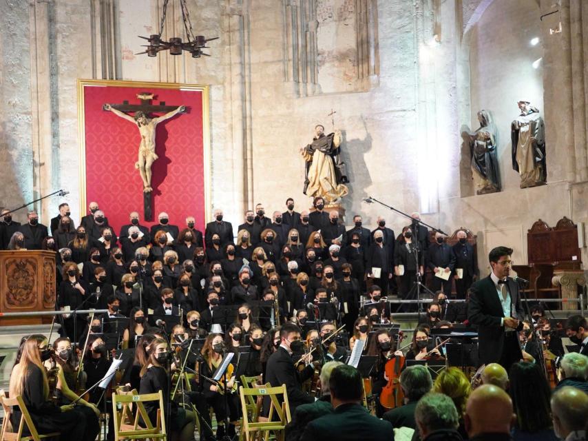 Eduardo Margareto / ICAL . Concierto en la iglesia de San Pablo protagonizado por el Orfeón Complutense (Alcalá de Henares) y la Joven Orquesta Sinfónica de Valladolid en recuerdo de las víctimas del Covid