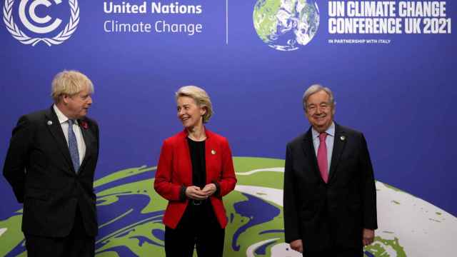 De i. a d: El primer ministro británico, Boris Johnson, la presidenta de la Comisión Europea, Ursula von der Leyen, y el secretario general de la ONU, Antonio Guterres.
