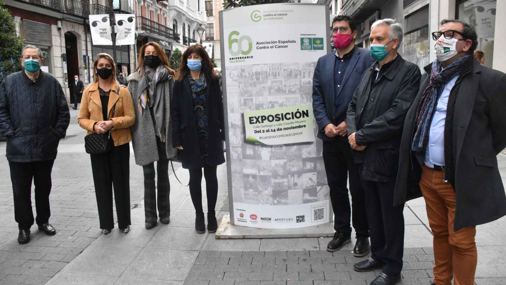 La exposición consta de 40 carteles repartidos en la calle Santiago