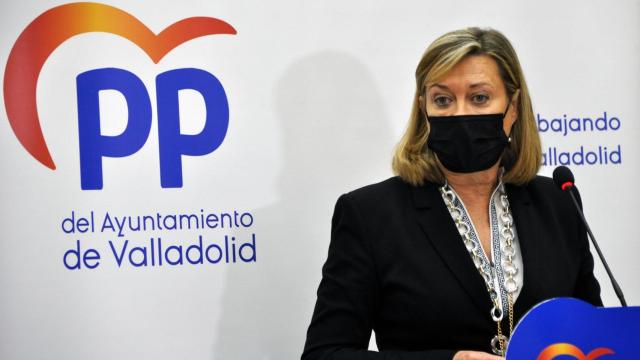 Pilar del Olmo durante la presentación de las mociones para el próximo pleno